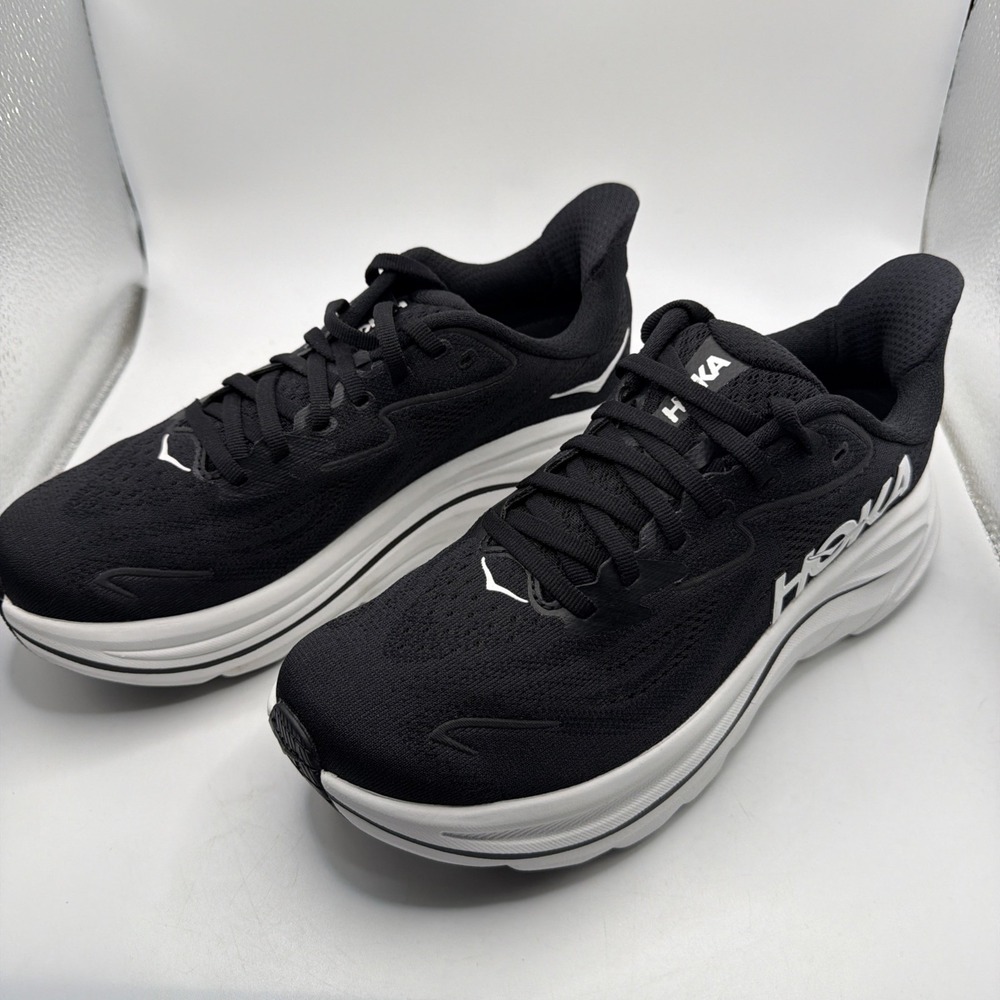 HOKA One One Clifton 10 Men's Running Shoe Size 7B Black/White. New